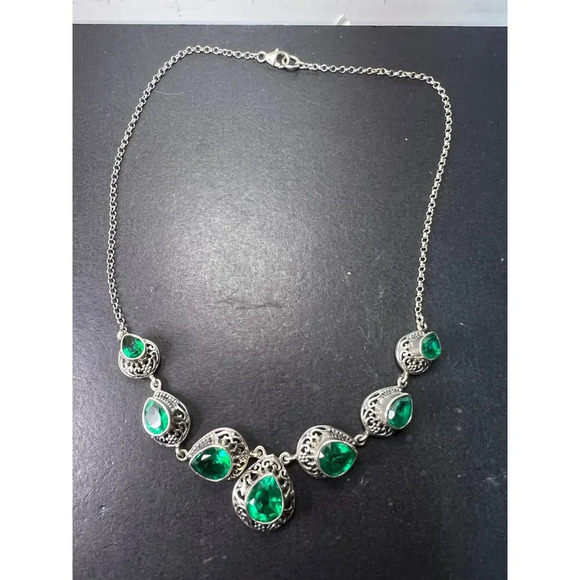 The Green Queen Quartz and sterling silver necklace - Picture 6 of 11